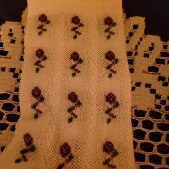 2 PAIRS OF SOCKS, FOOTIES AND ANKLETS - Picture 2 of 9